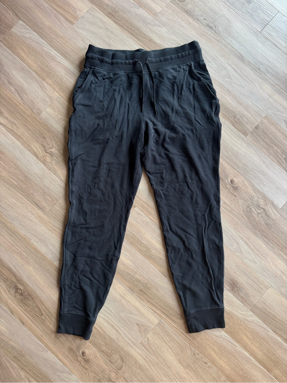 Lululemon black joggers 8